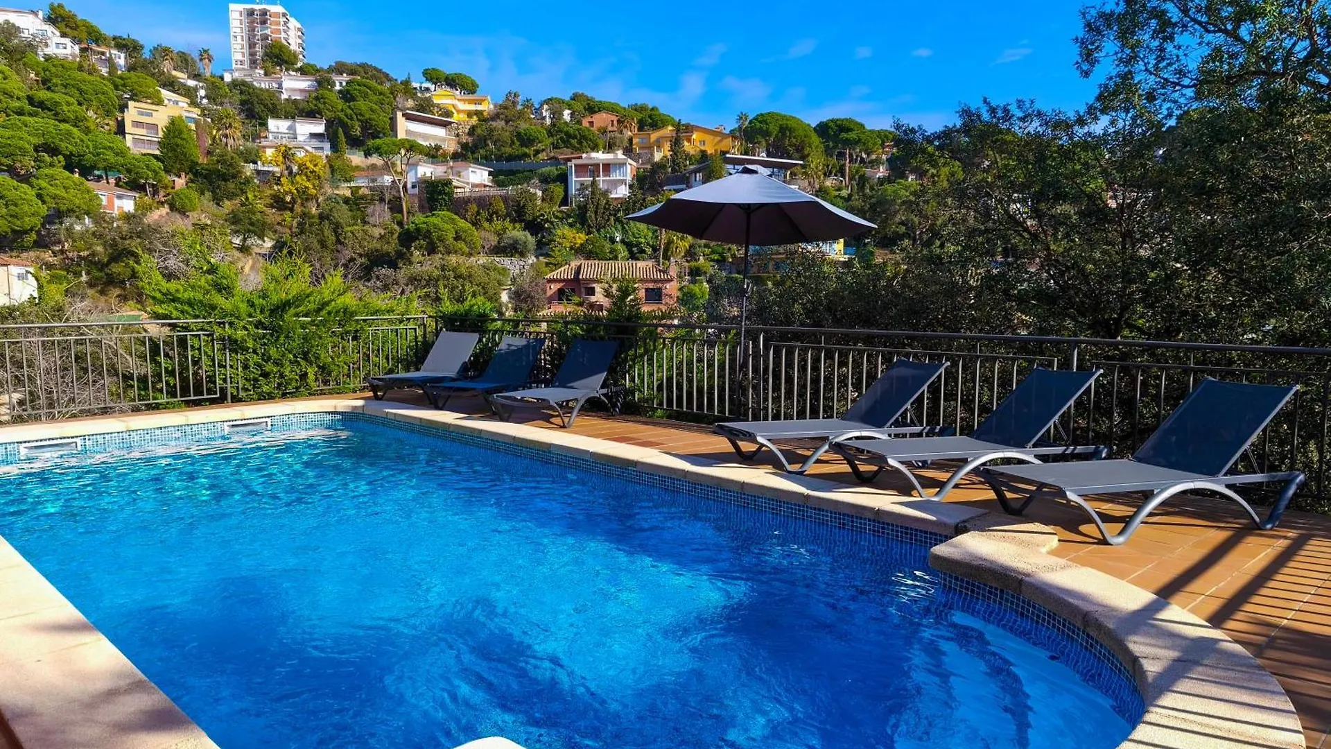 Pinzon, Gezellige Familievilla Met Groot Zwembad. Lloret de Mar Španělsko